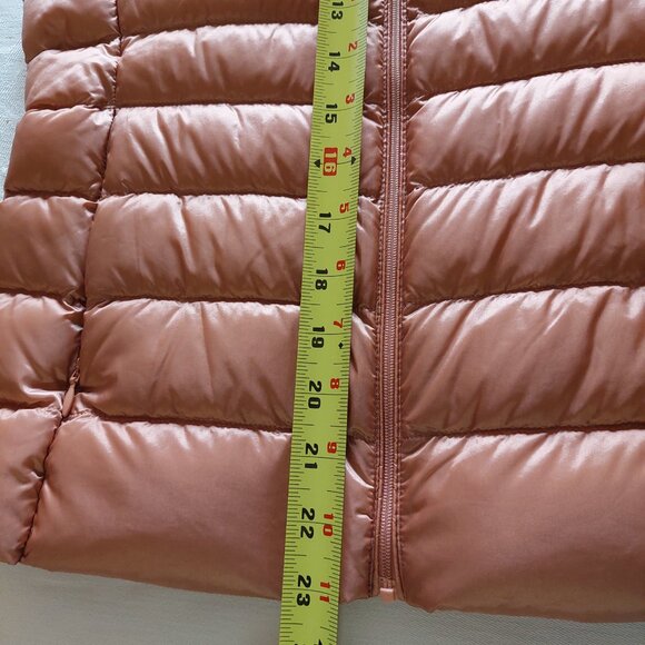 Uniqlo Women's Ultra Light Down Puffer Vest  Dark Pink Full Zip, Small S - Picture 10 of 10